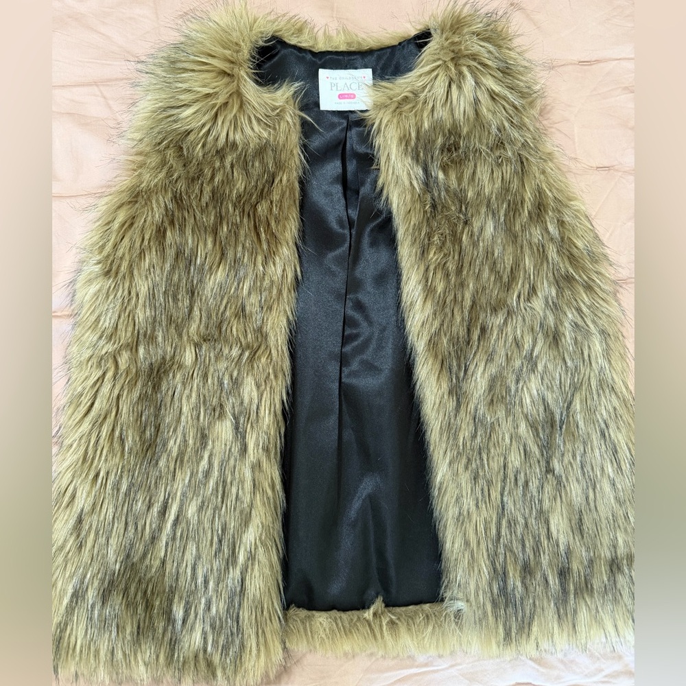 The Children's Place Faux Fur Vest in Tan and Black